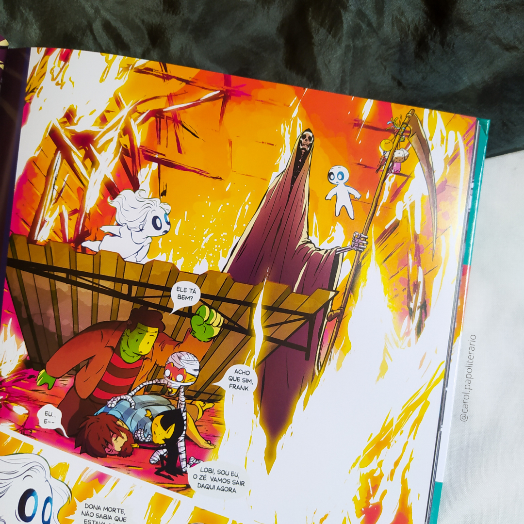 Trecho da Graphic Novel Penadinho Lar, em que a turma do Penadinho está dentro de um prédio em chamas, com o Lobi, na forma humana, desacordado. Frank protege o Lobi com um pedaço de telha.