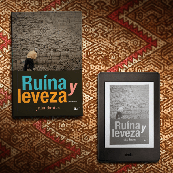 Livro Ruína y Leveza ao lado de um kindle com a capa do mesmo livro, apiados em um fundo com motivos geométricos.